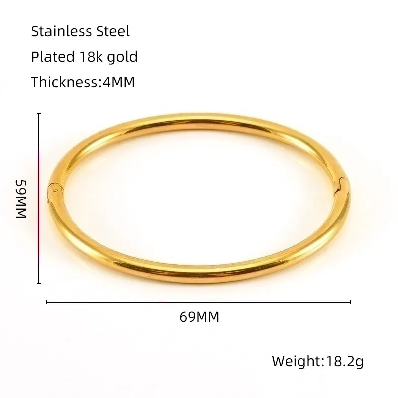 Classic oval gold bangle bracelet